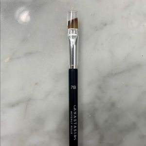 Anastasia Dual-ended Angled Brush for brow makeup